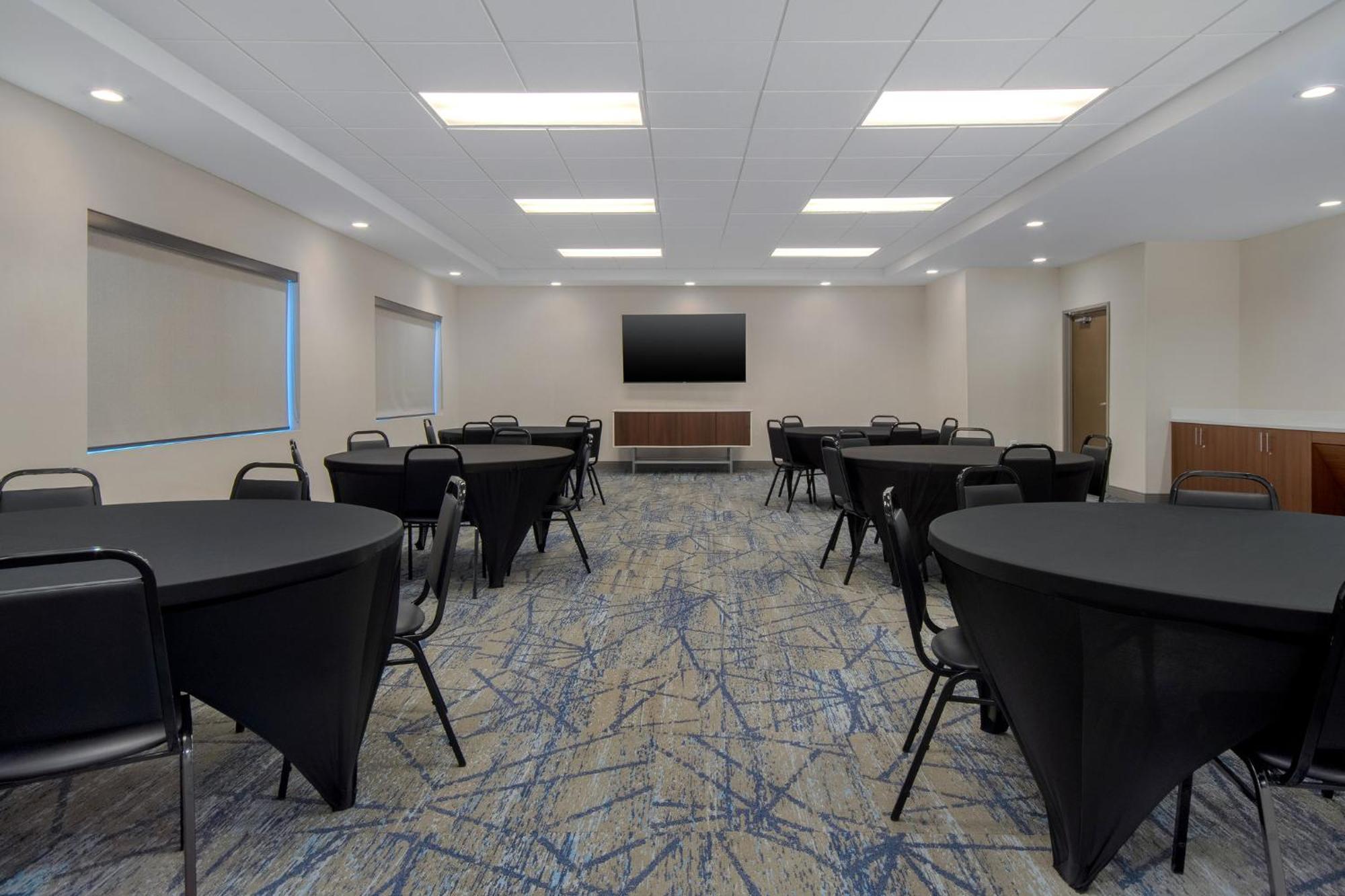 Holiday Inn Express & Suites Oscoda By Ihg Exteriör bild